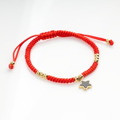 Rotes Fadenarmband „Stern“