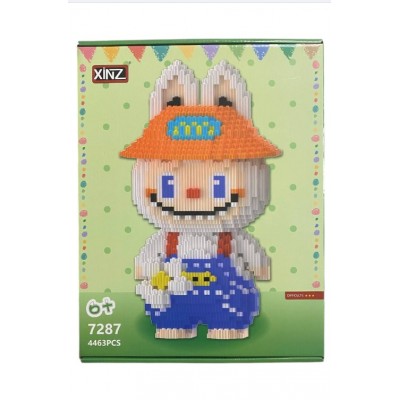 Große Labubu-Figur im...