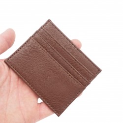 Minimalistinis rudos spalvos kortelių dėklas