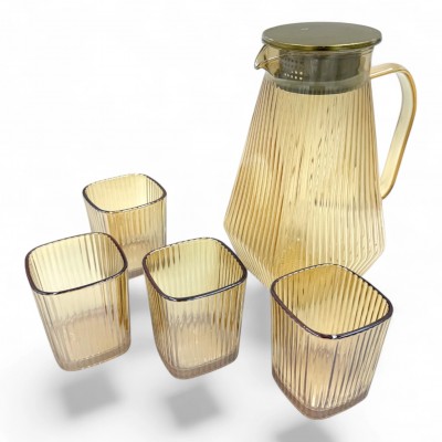 Glaskrug mit Deckel und Gläsern