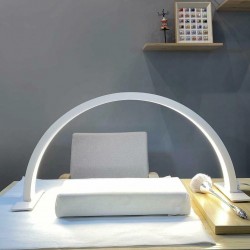 Halbmondförmige Lampe