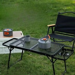 Klappbarer Aluminium-Touristentisch mit seitlichen Ablagen
